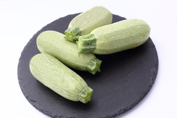 4 courgettes blanches