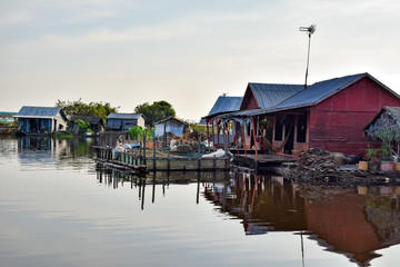 Fototapeta premium Floating village houses near Siem Reap in Cambodia