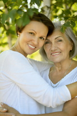Naklejka premium senior Mother and daughter in park