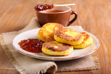 Cornmeal and cottage cheese fritters