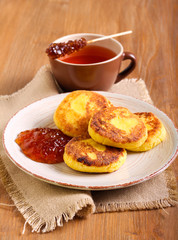 Cornmeal and cottage cheese fritters