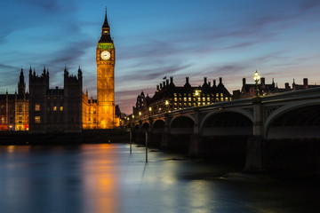 Fototapeta na wymiar Big Ben in London zur blauen Stunde