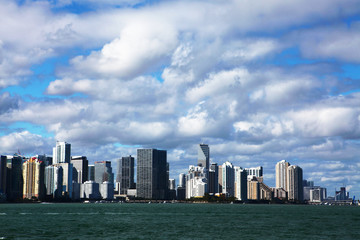 Naklejka premium Centrum miasta Miami na Florydzie w piękny dzień