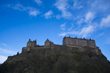Fototapeta na wymiar Edinburgh castle on top of castle rockl, in the center of Edinburgh City. The castle has become a symbol of Edinburgh.