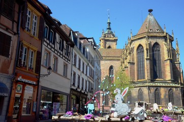 Colmar, centre-ville et cathédrale à Pâques