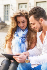 Ungezwungene Präsentation am Tablet