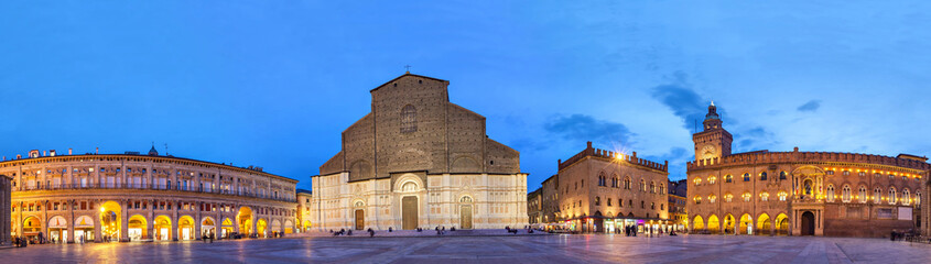 Evening panorama of Piazza Maggiore, Bologna - obrazy, fototapety, plakaty