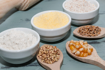 Diferentes harinas en tres boles