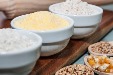 Diferentes harinas en tres boles