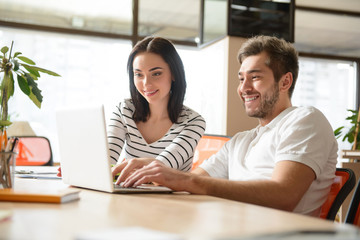 Obraz premium Delighted colleagues sitting at the table 