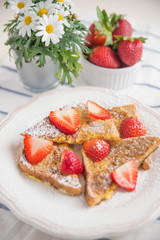 French Toast mit Erdbeeren