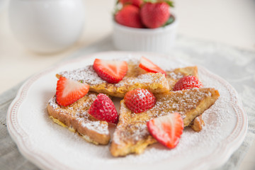 French Toast mit Erdbeeren