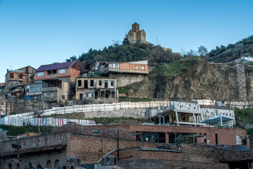 Obraz premium Different kinds of buildings located on hill