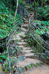 Fototapeta premium VANGVIENG - AUG 2015 : Tourists enjoy at Blue Lagoon, Vangvieng,