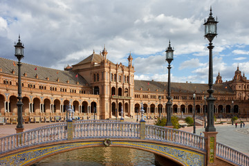 Obraz premium Bridge and Pavilion at Plaza de Espana in Seville