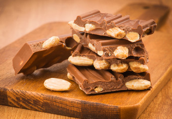 almond chocolate pieces