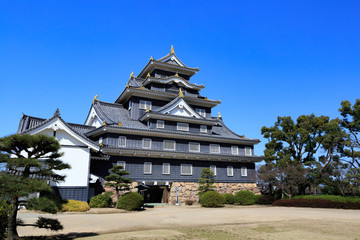川面に映える漆黒の城 -岡山城-