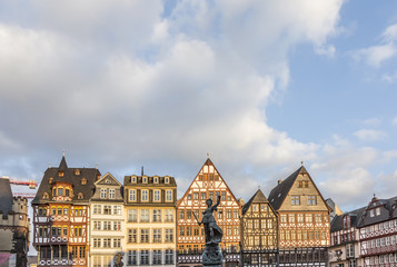 Fototapeta premium statue Lady Justice stands at the Roemerberg