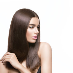 Naklejka premium Beautiful girl with healthy shiny hair