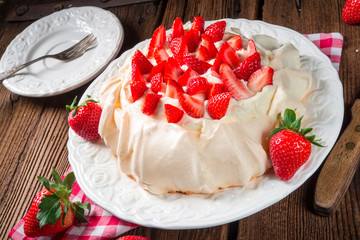 Pavlova with strawberries