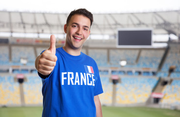 Frankreich Fan im Stadion zeigt den Daumen