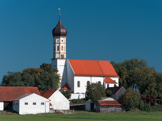 Die Kirche von Berg im Gau in Bayern 