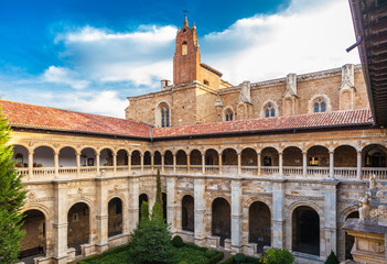 Cloister of the San Marcos monastery in León, Spain © hansgeel