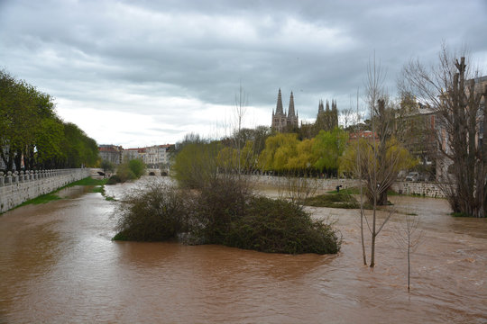 crecida del río Arlanzón a su paso por Burgos