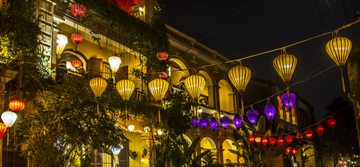 historic streets, lanterns,