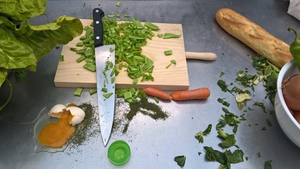 Puesto de trabajo desorganizado. Cocina.