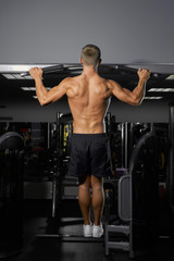 Fototapeta na wymiar Young bodybuilder in the gym