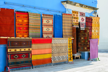 Muur van een lokale winkel met traditionele Mexicaanse handgemaakte tapijten