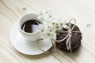 Chocolate cookies with coffee and spring flowers
