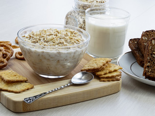 oatmeal with milk and cookies