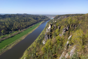 Fototapeta premium Elbtal im Elbsandsteingebirge
