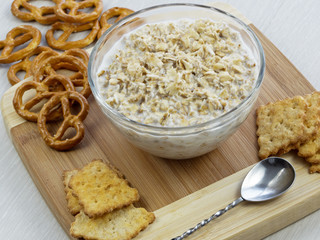 oatmeal with milk and cookies