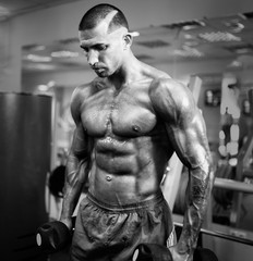 Fototapeta na wymiar strong athletic man on gym