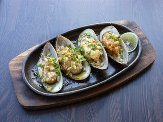fusion seafood - new zealand mussel in galic