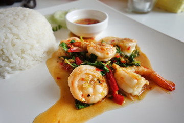 Fried fish with spicy curry sauce and rice.