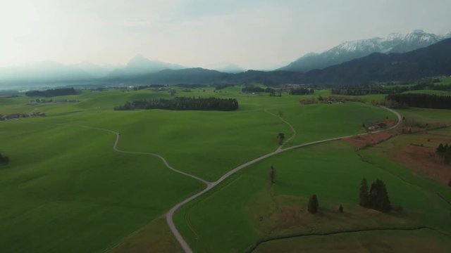Luftaufnahme einer Allg&auml;uer Landschaft am Morgen