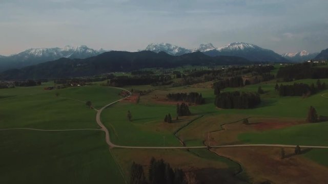 Luftaunahme einer Allg&auml;uer Landschaft am Morgen