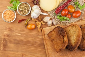 Fried bread with garlic and tomatoes. Toast to eat. Domestic food preparation. Quick to prepare...