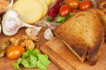 Fried bread with garlic and tomatoes. Toast to eat. Domestic food preparation. Quick to prepare meals for guests.
