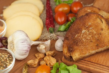 Fried bread with garlic and tomatoes. Toast to eat. Domestic food preparation. Quick to prepare...