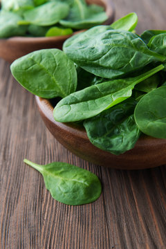 Fresh spinach in a bowl