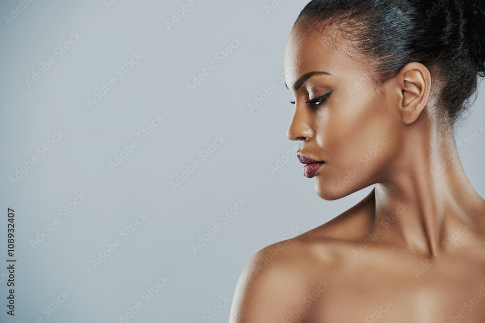 Wall mural woman looking sideways over gray background