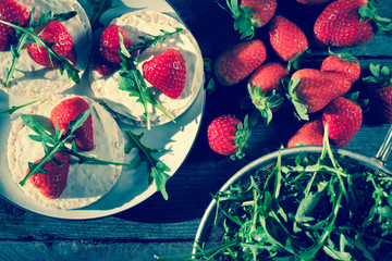 Obraz na płótnie Canvas Multigrain rice cakes with strawberries fruit , soft mascarpone cheese and arugula for healthy breakfast.