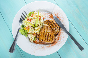 chicken grilled serve fresh salad