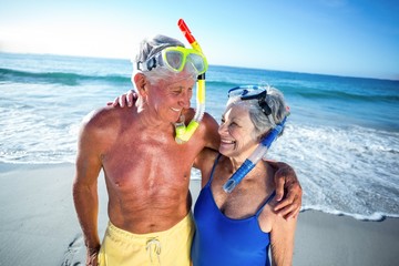 Obraz na płótnie Canvas Senior couple with beach equipment