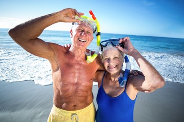 Obraz na płótnie Canvas Senior couple with beach equipment